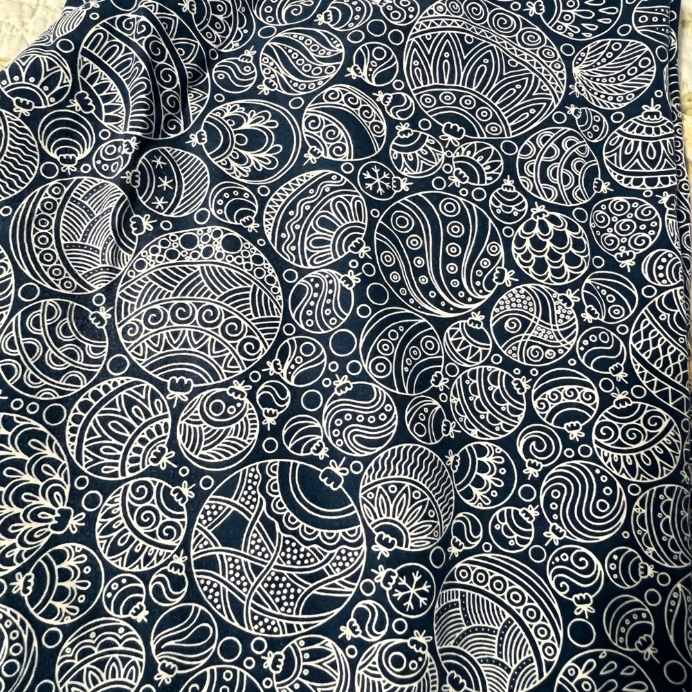 4 pair Christmas lularoe leggings - Picture 10 of 12